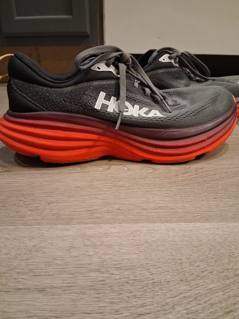Hoka Men's Sz 10D One One Bondi Gray Running Shoes with Bright Orange Midsole